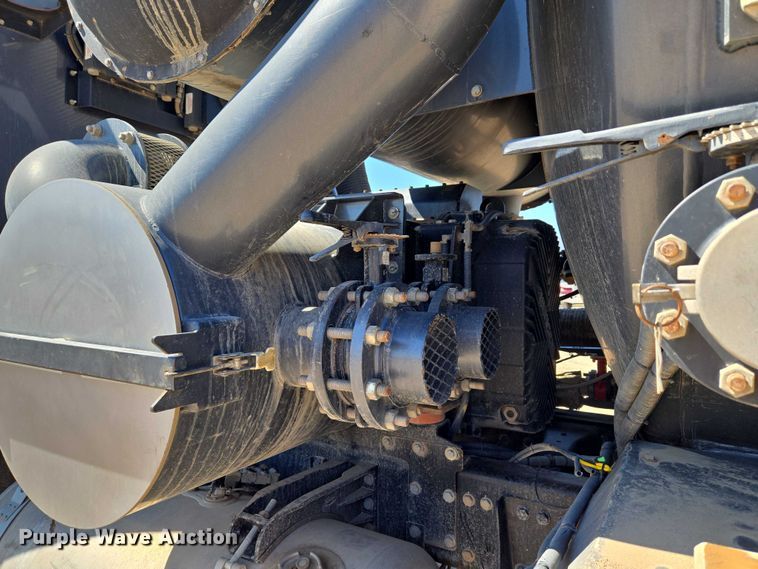 image for item EU3757 2017 Peterbilt 567 vacuum truck