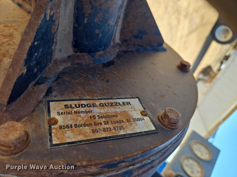 image for item EU3757 2017 Peterbilt 567 vacuum truck