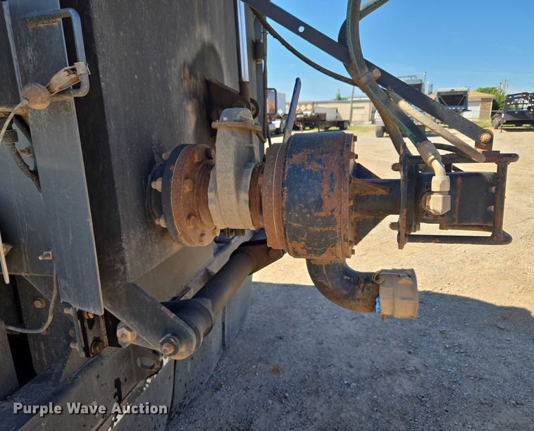 image for item EU3757 2017 Peterbilt 567 vacuum truck