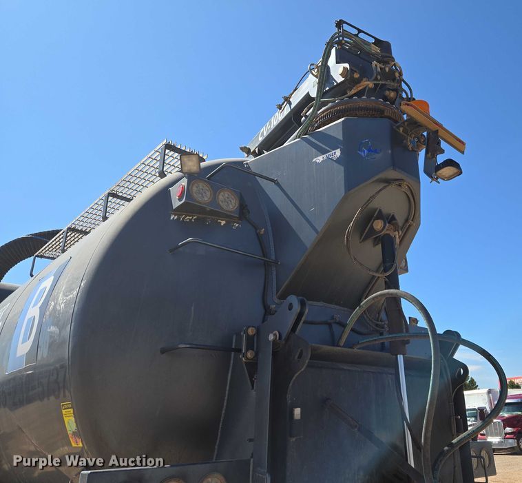 image for item EU3757 2017 Peterbilt 567 vacuum truck