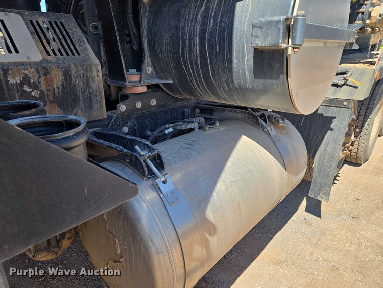 image for item EU3757 2017 Peterbilt 567 vacuum truck