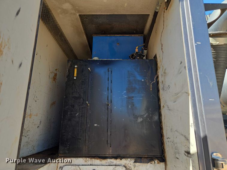 image for item EU3757 2017 Peterbilt 567 vacuum truck