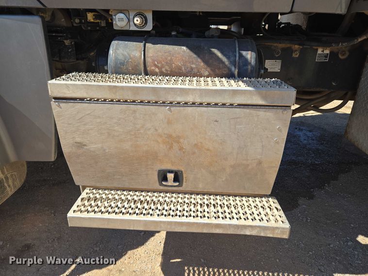 image for item EU3757 2017 Peterbilt 567 vacuum truck