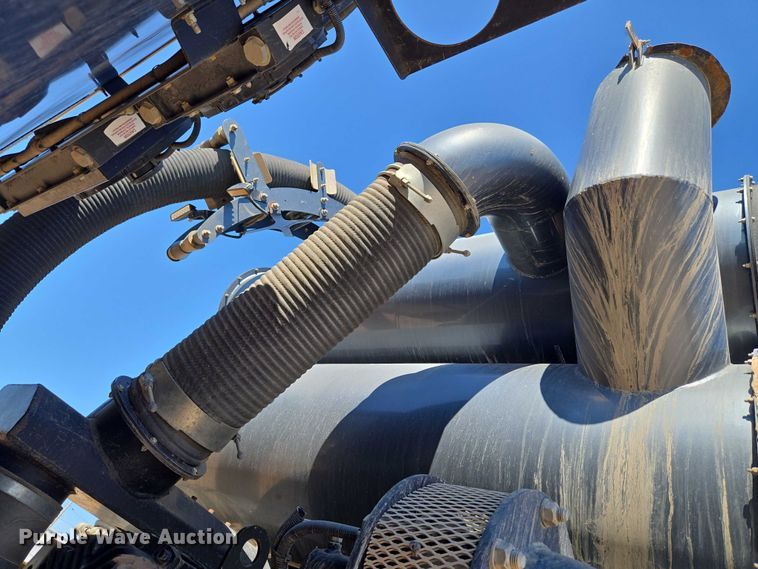 image for item EU3757 2017 Peterbilt 567 vacuum truck