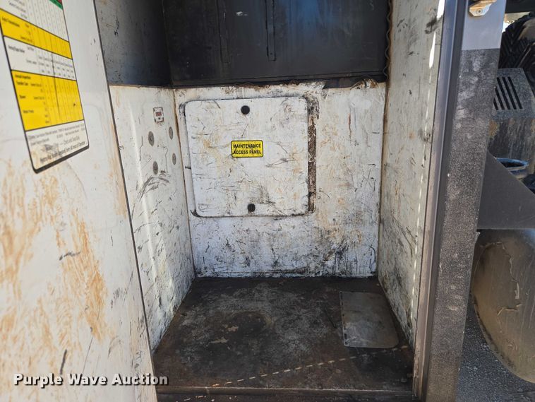 image for item EU3757 2017 Peterbilt 567 vacuum truck