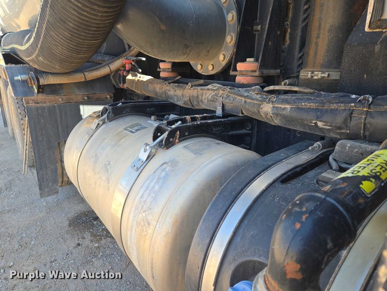 image for item EU3757 2017 Peterbilt 567 vacuum truck