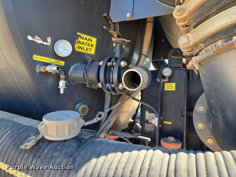 image for item EU3757 2017 Peterbilt 567 vacuum truck