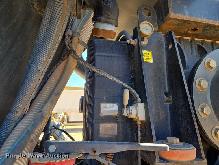 image for item EU3757 2017 Peterbilt 567 vacuum truck