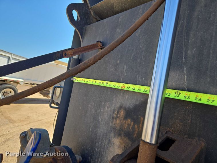 image for item EU3757 2017 Peterbilt 567 vacuum truck