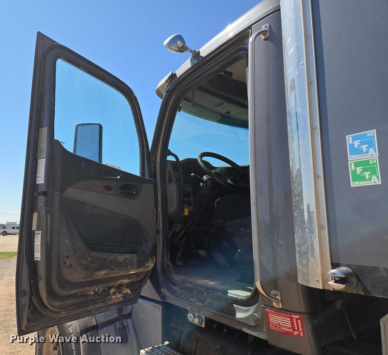 image for item EU3757 2017 Peterbilt 567 vacuum truck