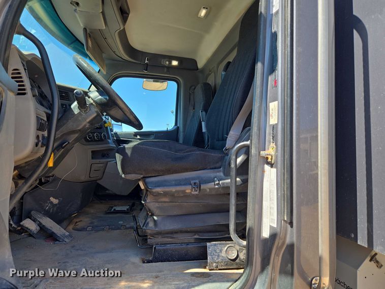 image for item EU3757 2017 Peterbilt 567 vacuum truck