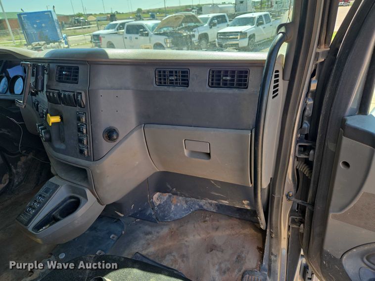 image for item EU3757 2017 Peterbilt 567 vacuum truck