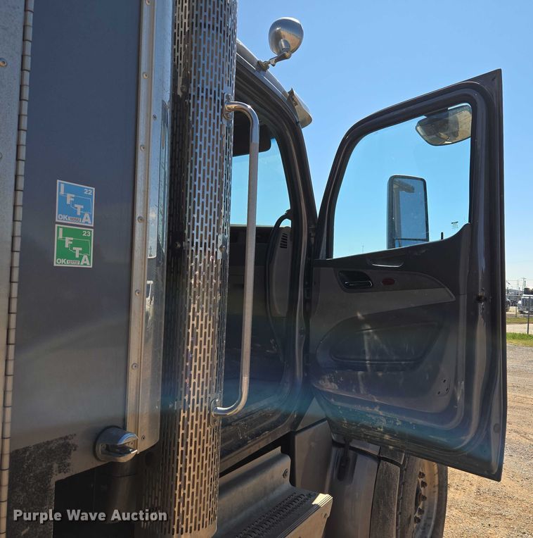 image for item EU3757 2017 Peterbilt 567 vacuum truck