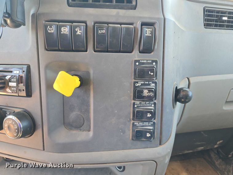 image for item EU3757 2017 Peterbilt 567 vacuum truck