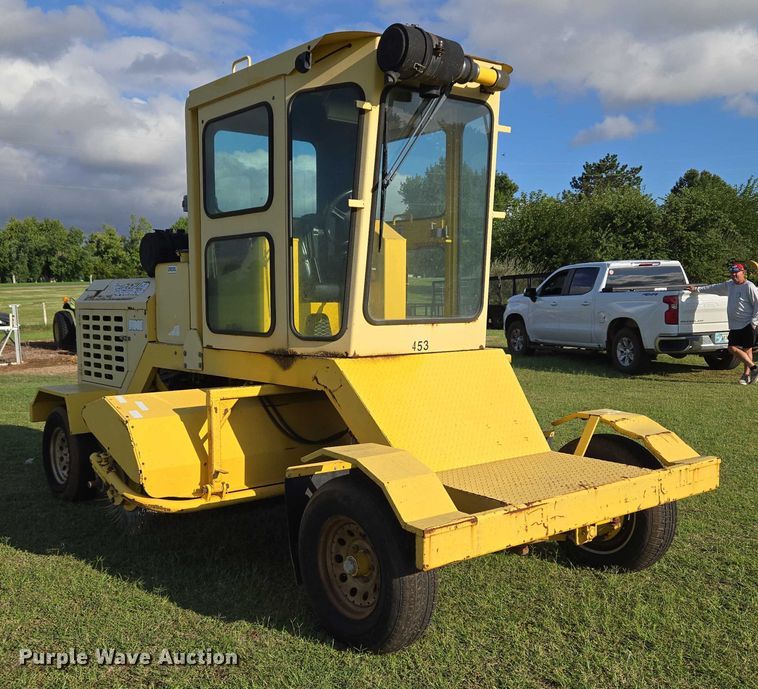 image for item EU3772 2006 Superior Broom DT80-C  broom