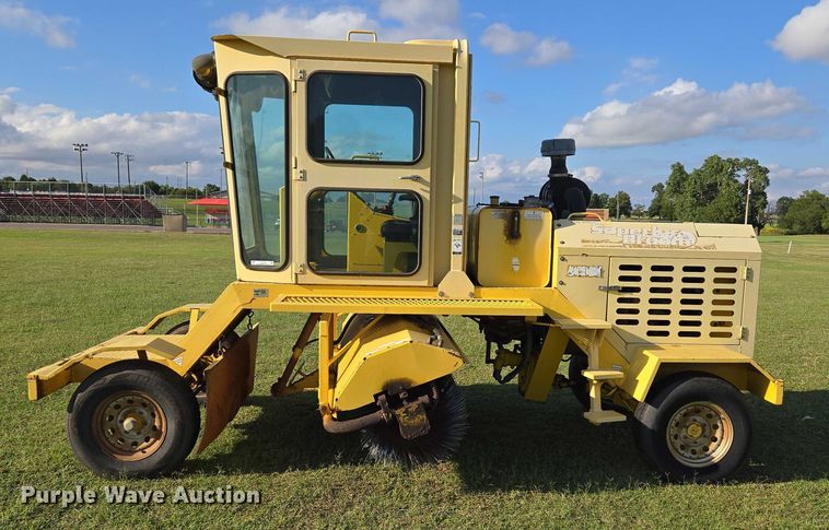 image for item EU3772 2006 Superior Broom DT80-C  broom