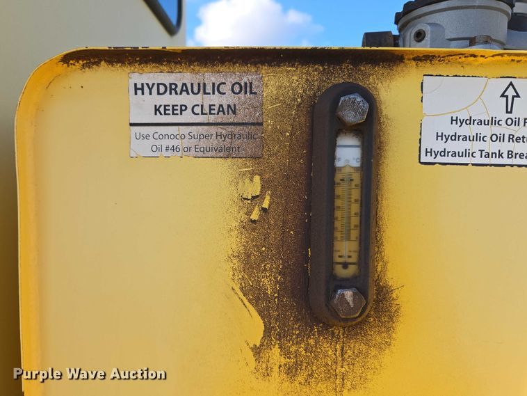 image for item EU3772 2006 Superior Broom DT80-C  broom