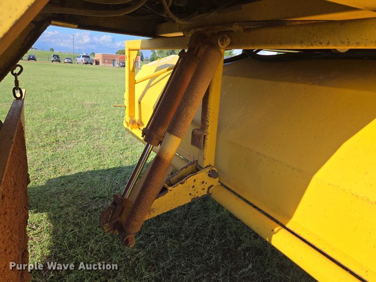 image for item EU3772 2006 Superior Broom DT80-C  broom