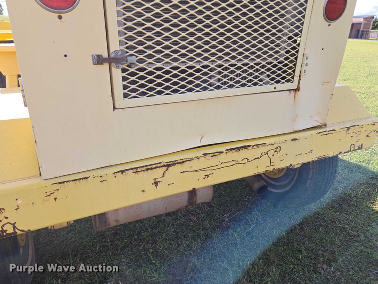 image for item EU3772 2006 Superior Broom DT80-C  broom