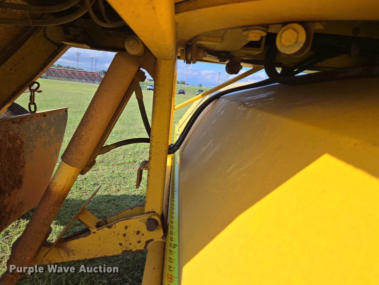 image for item EU3772 2006 Superior Broom DT80-C  broom