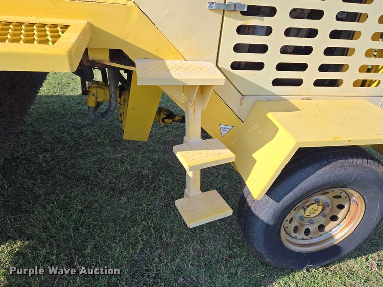 image for item EU3772 2006 Superior Broom DT80-C  broom