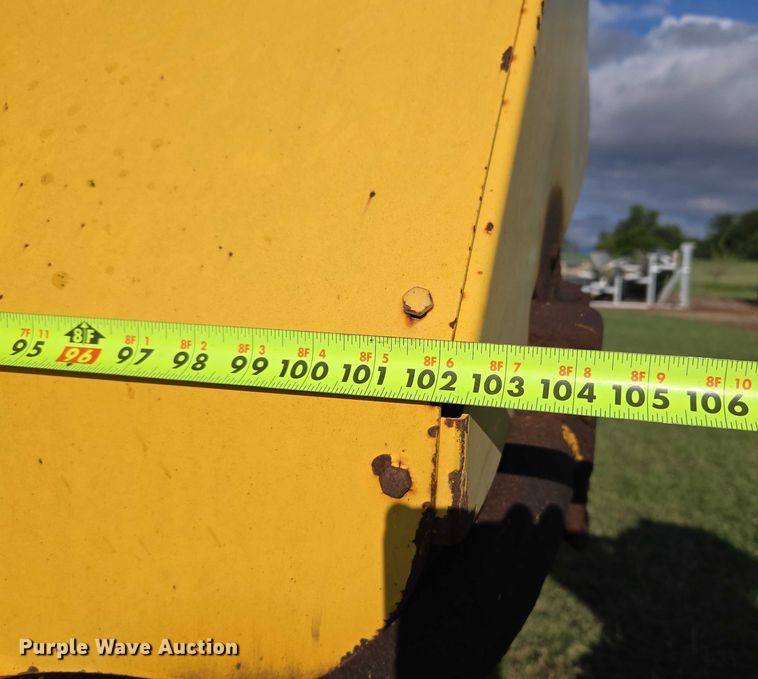 image for item EU3772 2006 Superior Broom DT80-C  broom