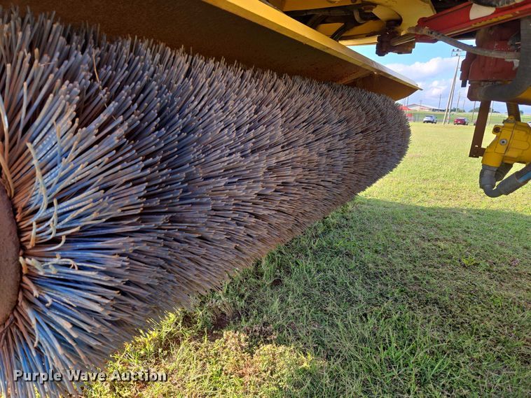 image for item EU3772 2006 Superior Broom DT80-C  broom