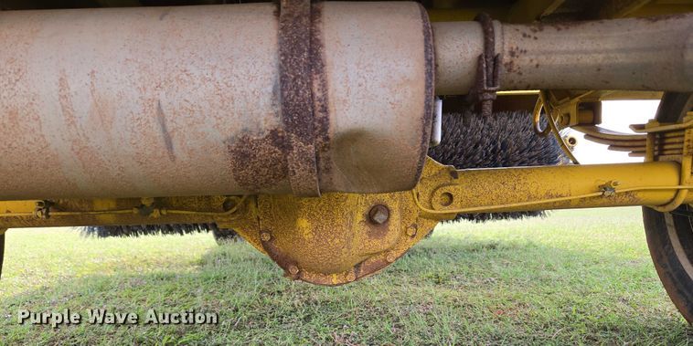 image for item EU3772 2006 Superior Broom DT80-C  broom