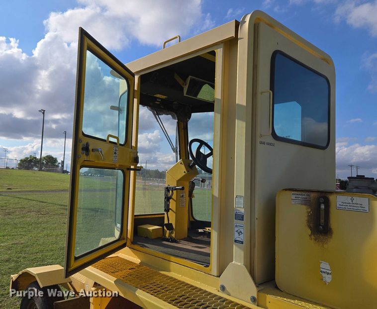 image for item EU3772 2006 Superior Broom DT80-C  broom