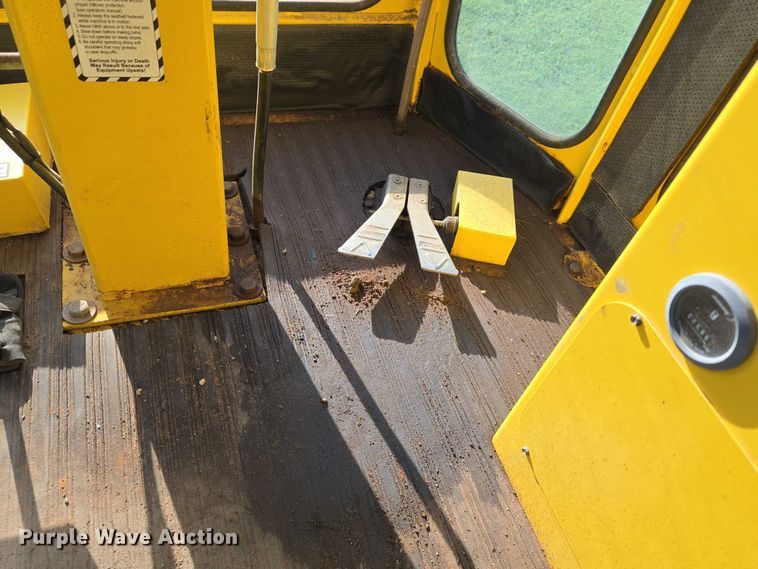 image for item EU3772 2006 Superior Broom DT80-C  broom