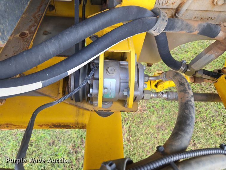 image for item EU3772 2006 Superior Broom DT80-C  broom