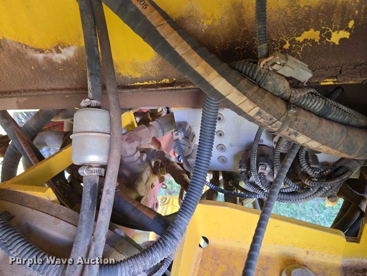 image for item EU3772 2006 Superior Broom DT80-C  broom