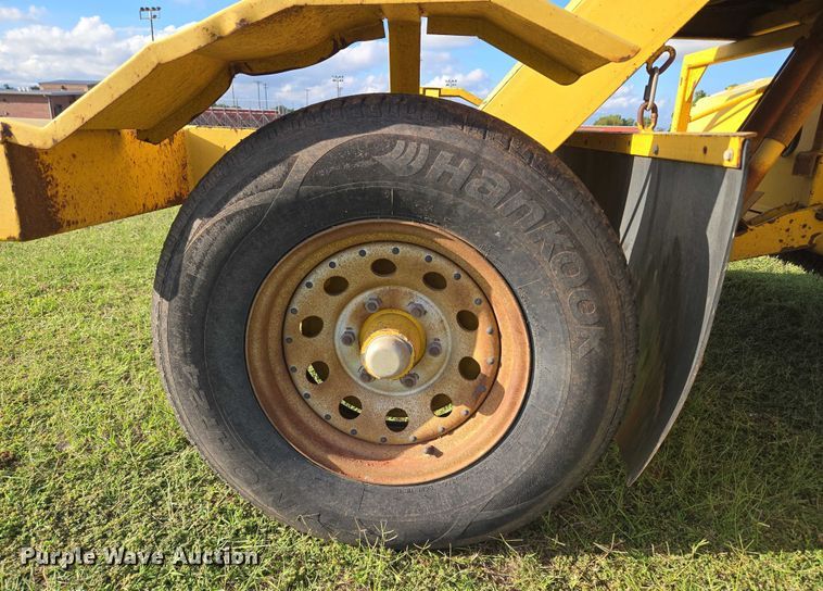 image for item EU3772 2006 Superior Broom DT80-C  broom