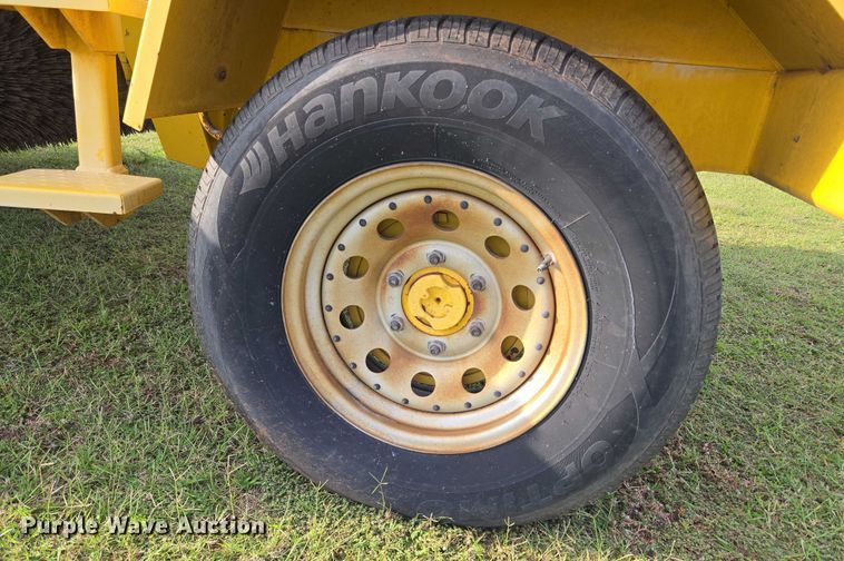 image for item EU3772 2006 Superior Broom DT80-C  broom