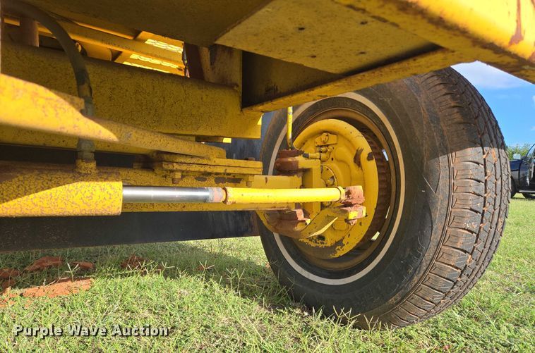 image for item EU3772 2006 Superior Broom DT80-C  broom