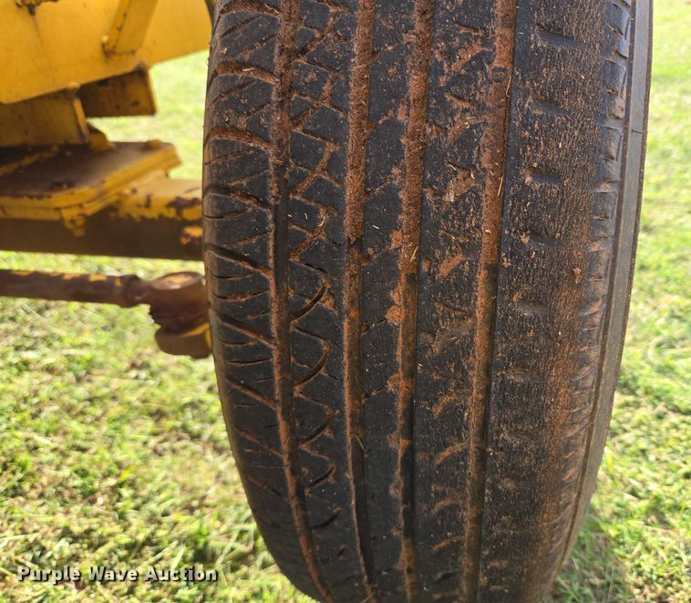 image for item EU3772 2006 Superior Broom DT80-C  broom