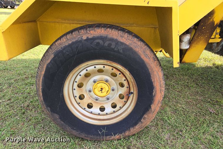 image for item EU3772 2006 Superior Broom DT80-C  broom