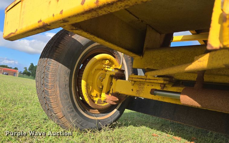 image for item EU3772 2006 Superior Broom DT80-C  broom