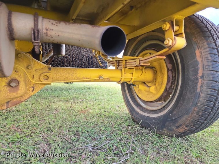 image for item EU3772 2006 Superior Broom DT80-C  broom