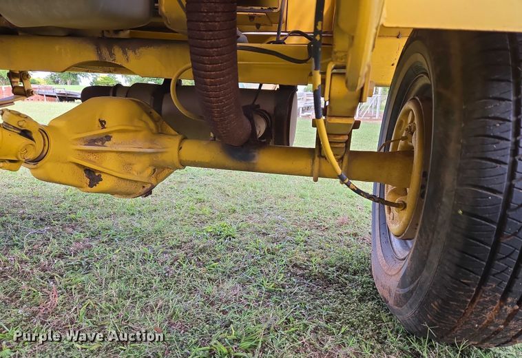 image for item EU3772 2006 Superior Broom DT80-C  broom