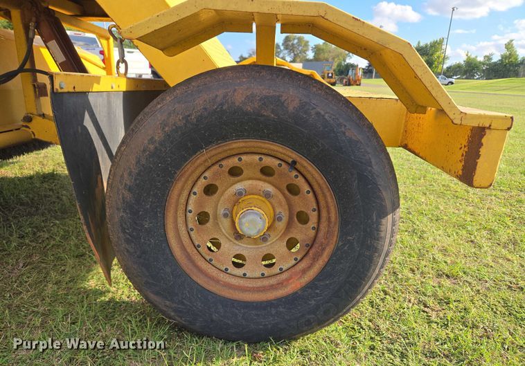 image for item EU3772 2006 Superior Broom DT80-C  broom