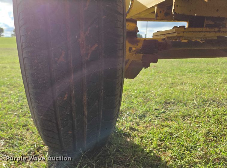 image for item EU3772 2006 Superior Broom DT80-C  broom