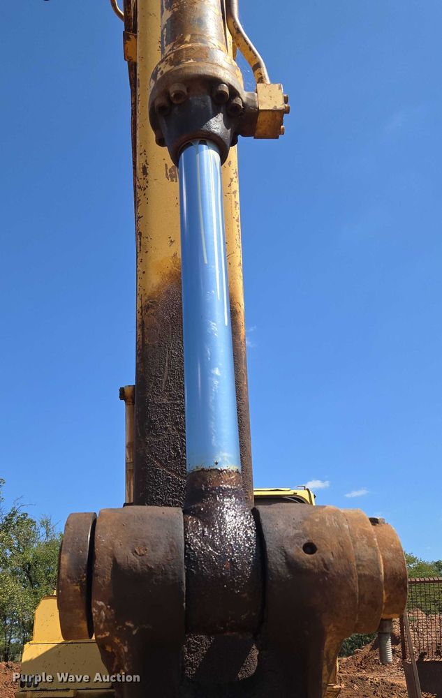 image for item EU3796 1994 John Deere 690E LC excavator