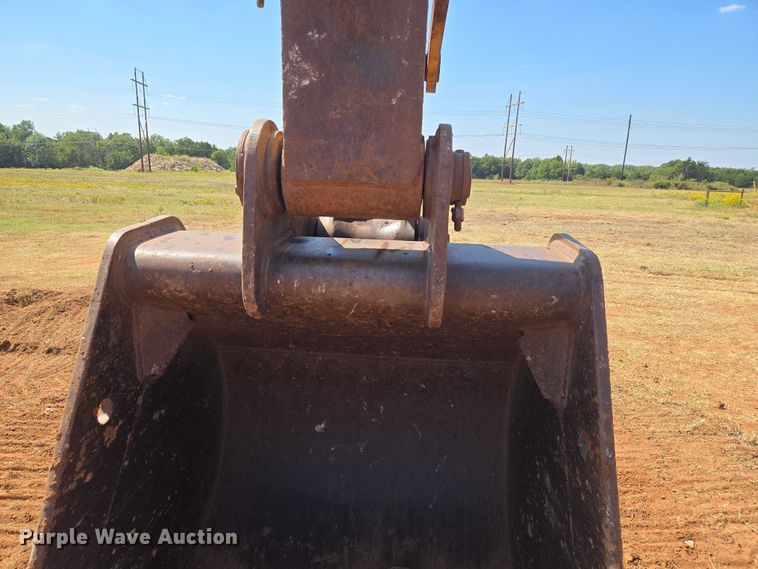 image for item EU3796 1994 John Deere 690E LC excavator