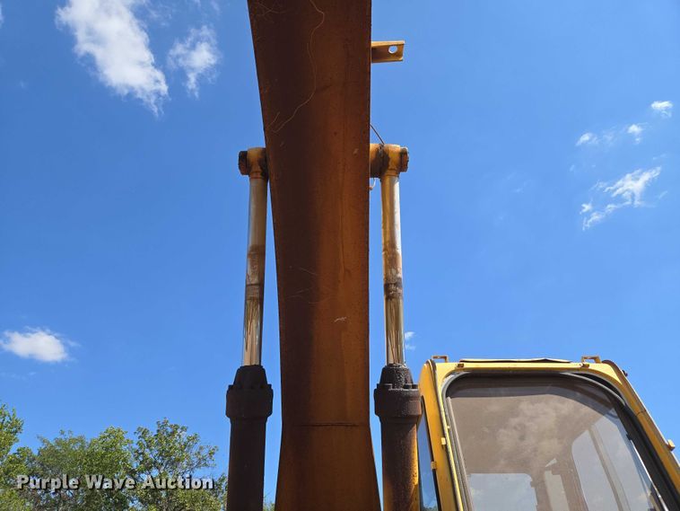 image for item EU3796 1994 John Deere 690E LC excavator