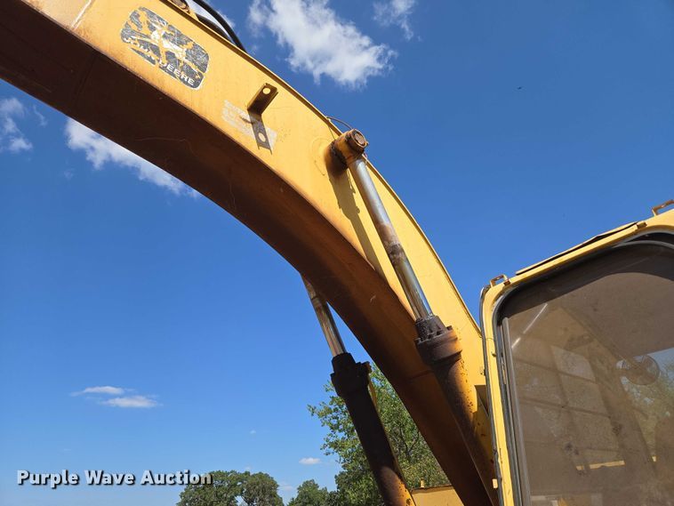 image for item EU3796 1994 John Deere 690E LC excavator