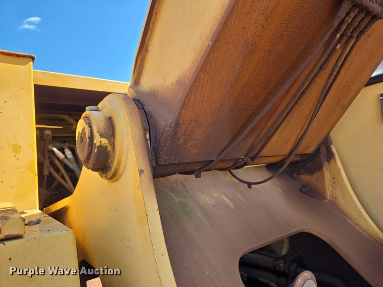 image for item EU3796 1994 John Deere 690E LC excavator