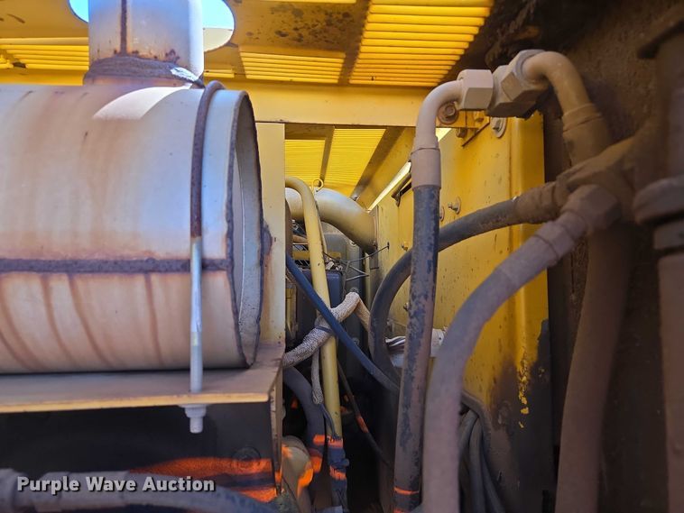 image for item EU3796 1994 John Deere 690E LC excavator