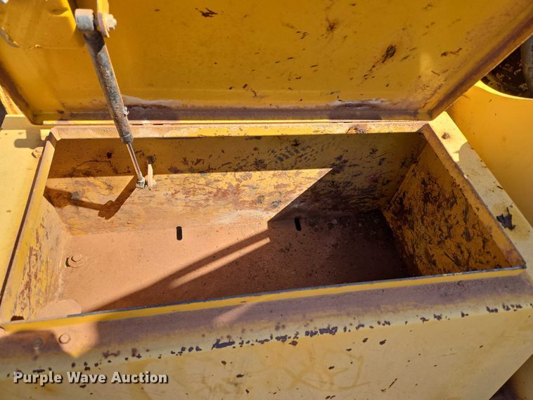 image for item EU3796 1994 John Deere 690E LC excavator