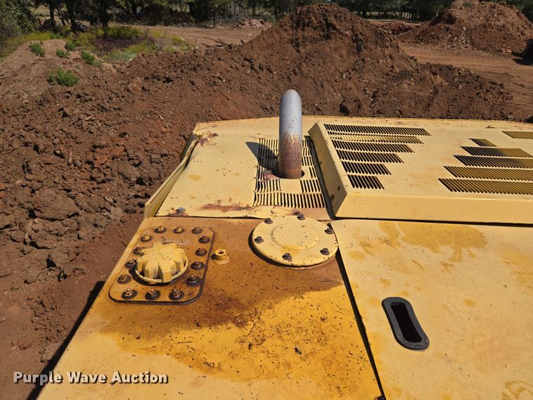 image for item EU3796 1994 John Deere 690E LC excavator